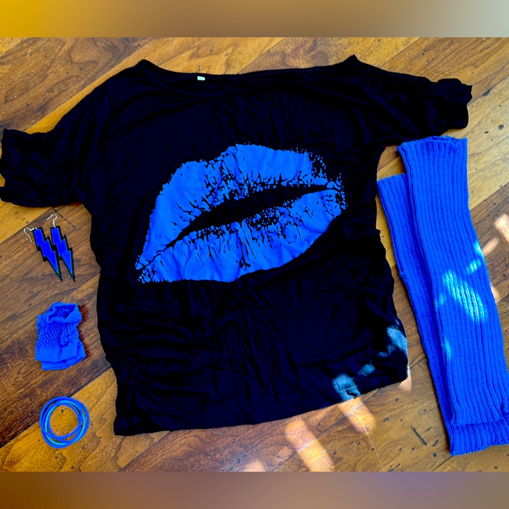 80’s style top and accessories